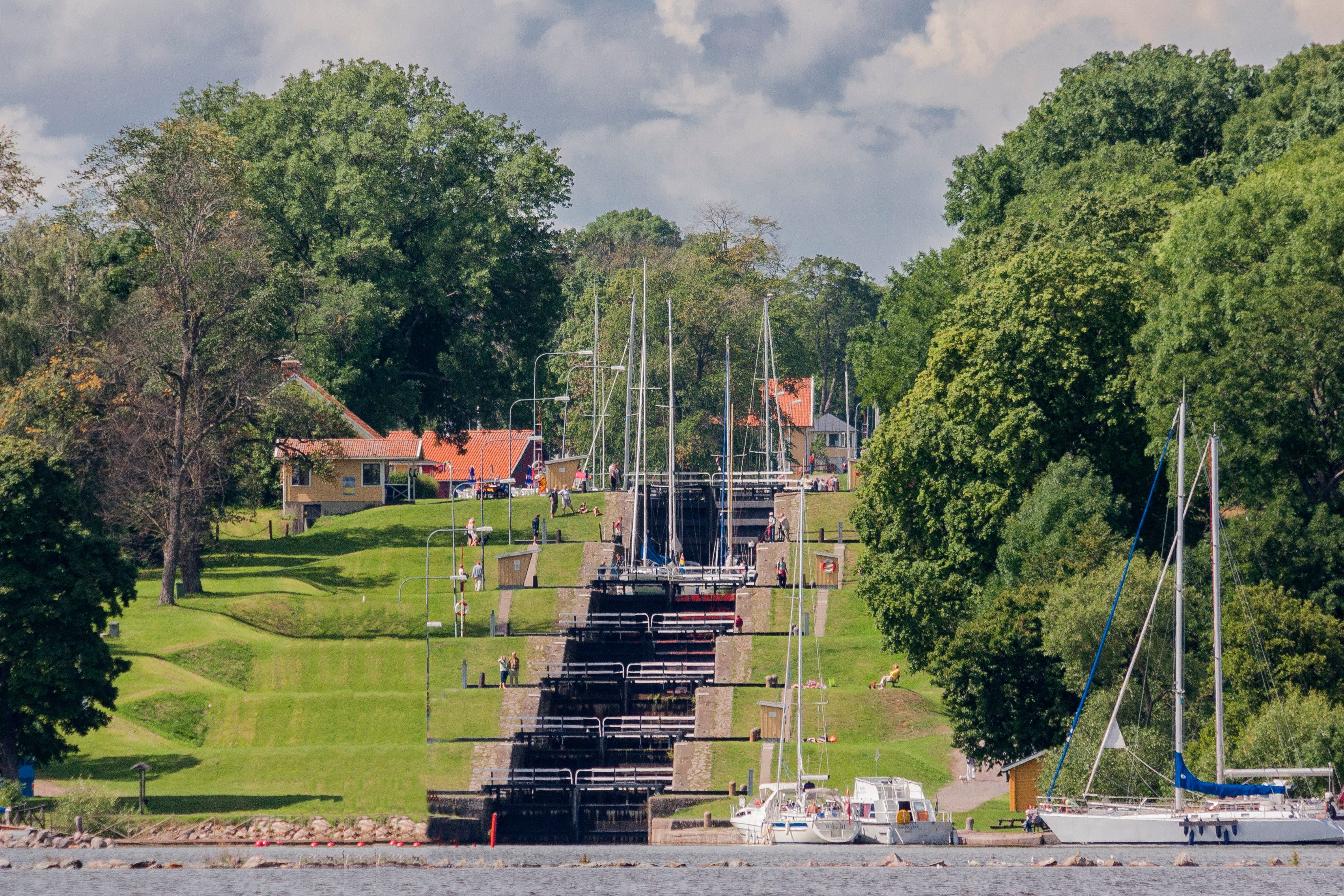 Slussen ner mot Göta Kanal